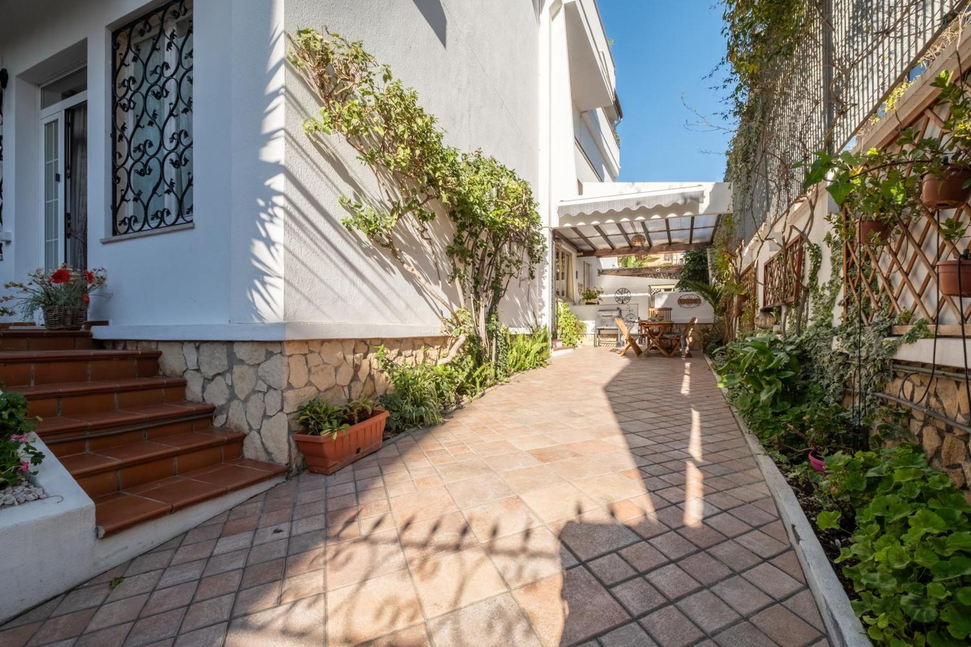 Elegante Villa Lu' Centro Citta A 10 Minuti Dal Mare Cagliari Exterior foto